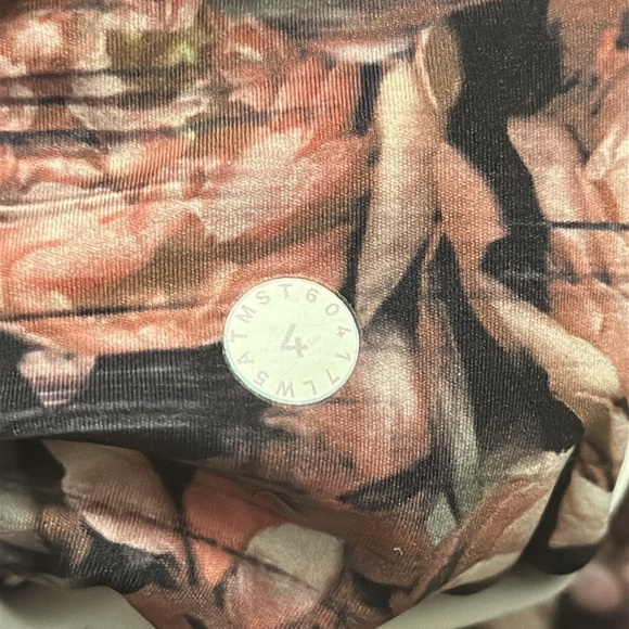 Lululemon sz 4 Fast & Free 7/8 Tight II *Nulux 25"
Peony Multi Floral Print VGUC - Picture 7 of 14